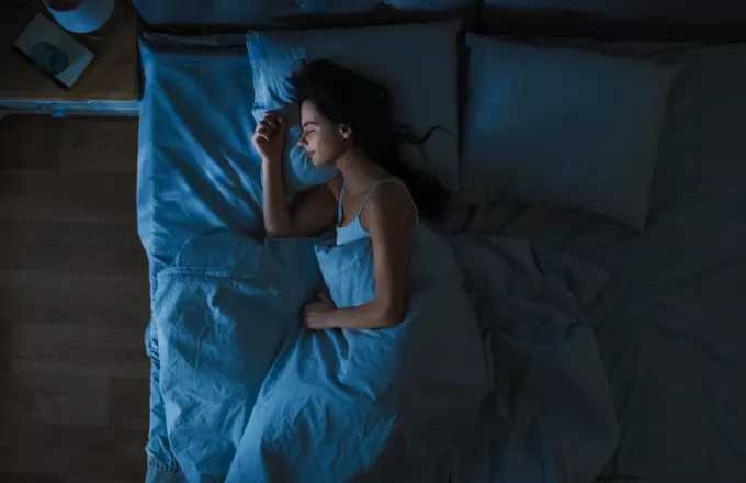 Έρευνα: Μεγαλύτερος ο κίνδυνος άνοιας για τους μεσήλικες που κοιμούνται λιγότερες από έξι ώρες