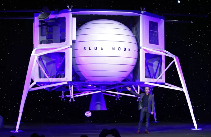 Ο Τζεφ Μπέζος θα συμμετάσχει στο πρώτο τουριστικό ταξίδι της Blue Origin στο διάστημα