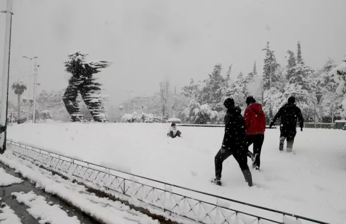 Κακοκαιρία «Ελπίς»: Χιονιάς στην Αθήνα μέχρι τη θάλασσα τη Δευτέρα- Οι προβλέψεις για όλη τη χώρα
