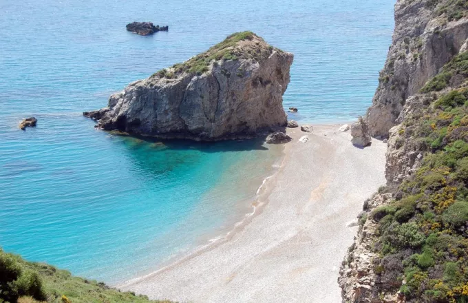Guardian: 5 παραλίες της Ελλάδας στη λίστα με τις 40 καλύτερες στην Ευρώπη