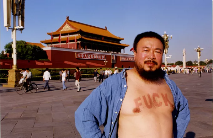 Κρατείται από τις Κινεζικές αρχές ο γνωστός καλλιτέχνης-ακτιβιστης Αϊ Ουέϊουεϊ