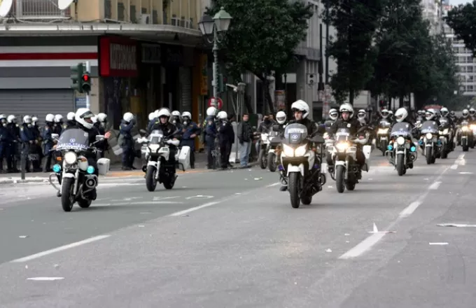 Σε εκατοντάδες ελέγχους στο κέντρο της Αθήνας προχωρά η ΕΛΑΣ