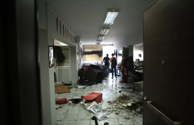 Επίθεση Ρουβίκωνα στα γραφεία της Athens Voice (vid)