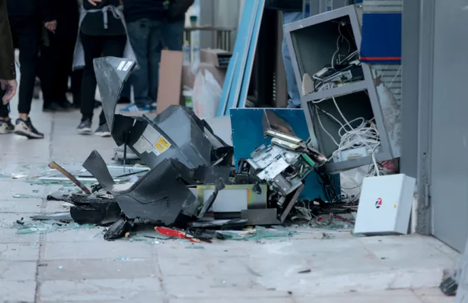 Βομβιστική επίθεση σε ATM στην Βάρης Κορωπίου