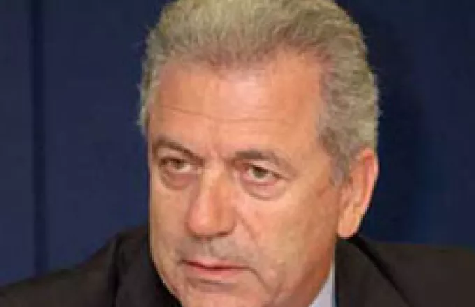 Αβραμόπουλος: «Παράνομη η συμφωνία Τουρκίας με ψευδοκράτος» 
