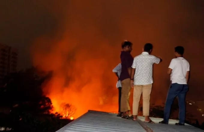 Μπανγκλαντές: Τουλάχιστον 10.000 άστεγοι από πυρκαγιά σε παραγκούπολη