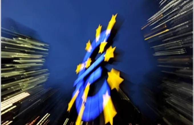 Bloomberg: Τουλάχιστον μία χώρα εκτός ευρώ το 2012