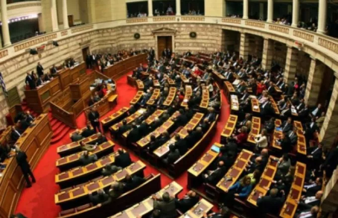 Υπερψηφίστηκε ο εφαρμοστικός νόμος για κύριες και επικουρικές συντάξεις
