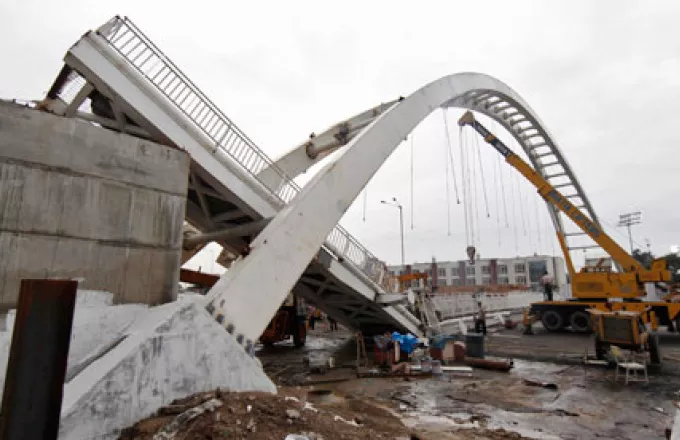 Ν. Αφρική: Τουλάχιστον 14 νεκροί από κατάρρευση γέφυρας