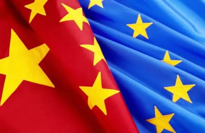 Με εμπορικό πόλεμο στην ηλιακή ενέργεια, απειλεί την ΕΕ η Κίνα
