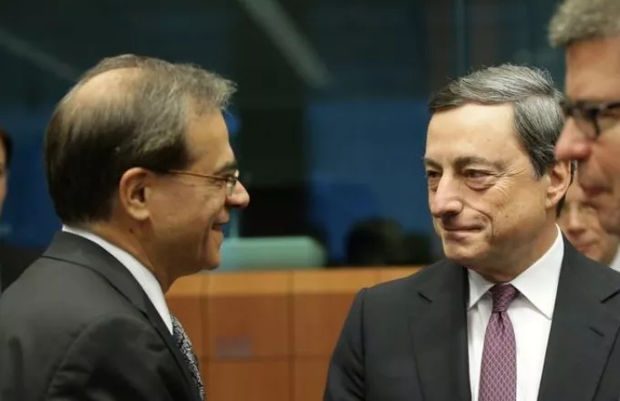 Bloomberg: Η ΕΚΤ απειλεί με διακοπή της χρηματοδότησης των ελληνικών τραπεζών