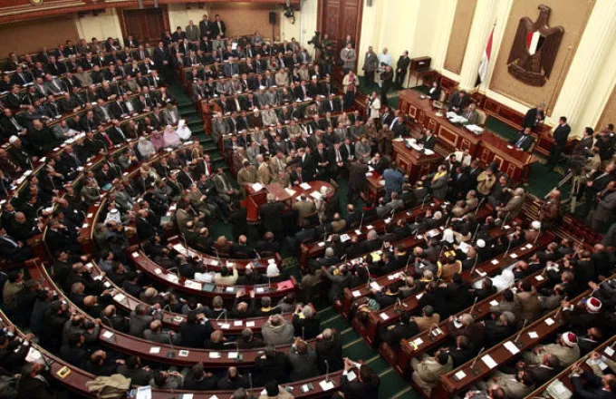 Αίγυπτος: Η Βουλή αψηφά το Ανώτατο Δικαστήριο –  εντείνεται η κρίση
