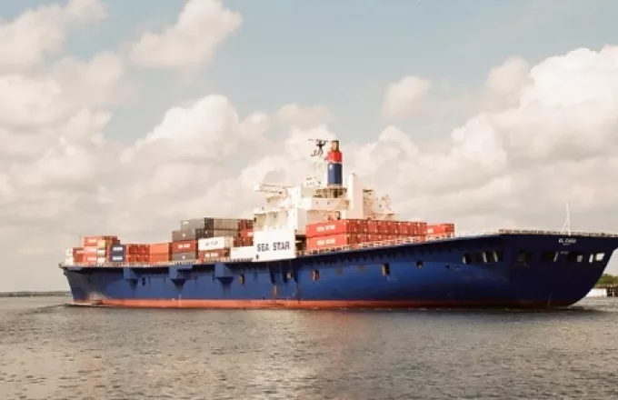 Λιγοστεύουν οι ελπίδες για το El Faro μετά την ανακάλυψη σωσιβίων και πετρελαίου στα νερά