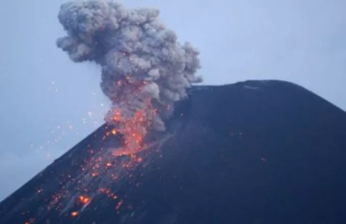 Καπνός στο ηφαίστειο της Αίτνας 