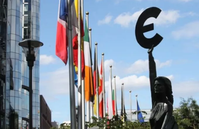 Ipsos: Το 75% των ελλήνων υπέρ της παραμονής στο ευρώ