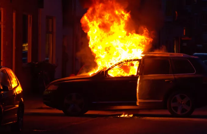 Τέσσερις πυρκαγιές σε αυτοκίνητα κατά την διάρκεια της νύχτας