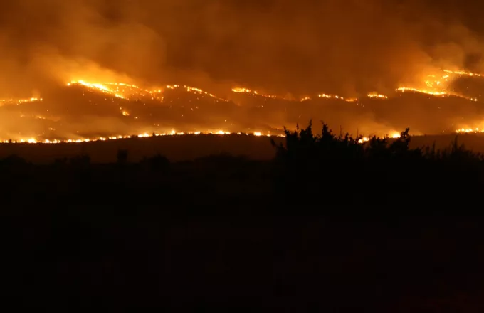 Μαίνεται η φωτιά στην Εύβοια - πυρκαγιά κοντά στην Αταλάντη Φθιώτιδας 
