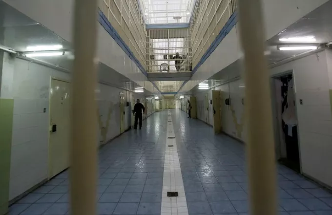 Συμπλοκή μεταξύ κρατουμένων στις φυλακές Αυλώνα - Δύο οι τραυματίες 