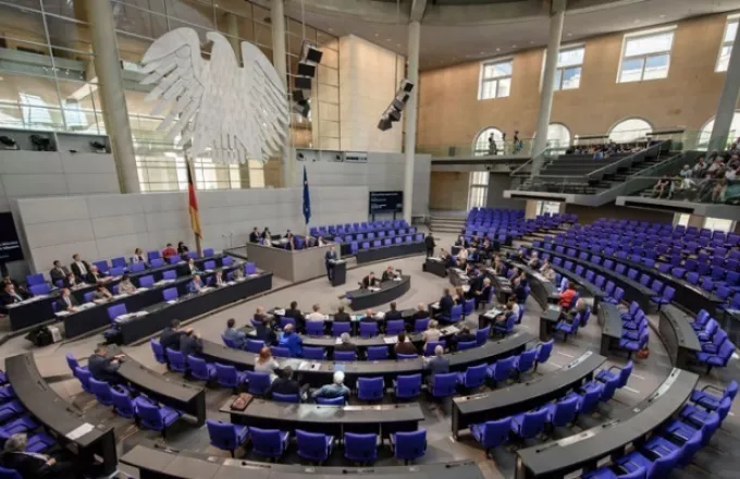 Γερμανική Βουλή: Αμφισβητείται το «όχι» στις πολεμικές αποζημιώσεις 