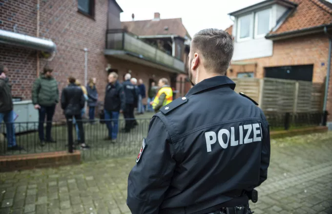 Τρία πτώματα χτυπημένα από βαλλίστρα βρέθηκαν σε ξενοδοχείο στην Γερμανία
