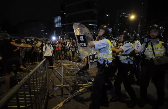 Νέες συγκρούσεις αστυνομικών-διαδηλωτών στο Χονγκ Κονγκ
