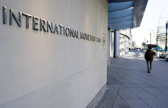 Γκρίνια του ΔΝΤ για χρέος, συντάξεις, μισθούς και φορολογική βάση