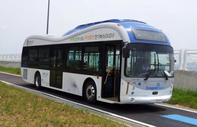 Δρόμος «φορτίζει» ασύρματα ηλεκτροκίνητα λεωφορεία στη Νότια Κορέα