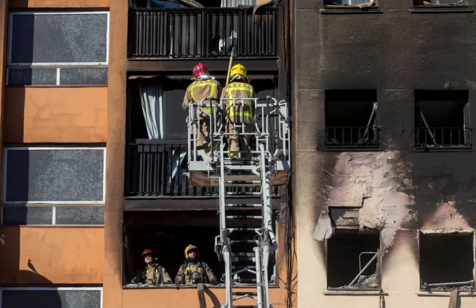 Ισπανία: 3 νεκροί και 16 τραυματίες σε πυρκαγιά