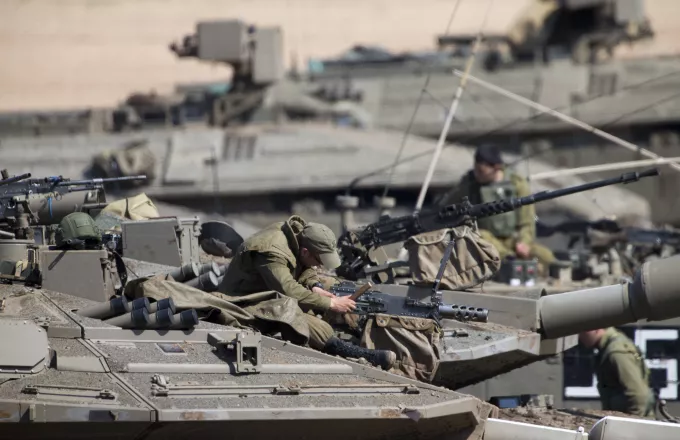 Κρατά η εύθραυστη εκεχειρία στη Γάζα, στέλνει ενισχύσεις το «έτοιμο» Ισραήλ