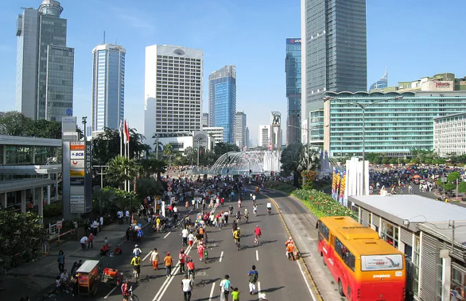 Τουλάχιστον 10 νεκροί από σύγκρουση τρένου με φορτηγό στη Τζακάρτα