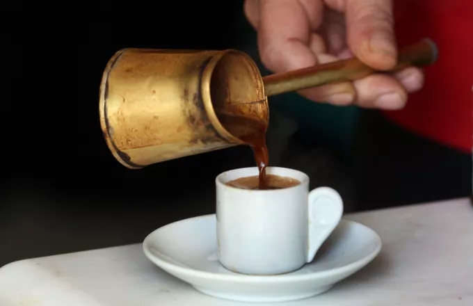 Τι ζήτησε η Ελληνική Ένωση Καφέ για το ΦΠΑ από την Παπανάτσιου 