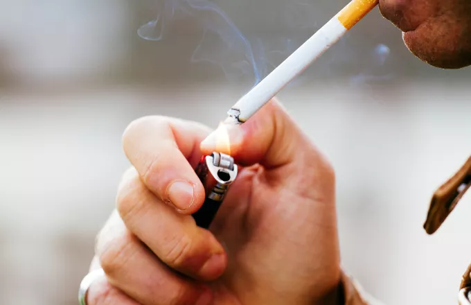 Έρευνα: Ακόμα και οι περιστασιακοί καπνιστές κινδυνεύουν να πεθάνουν από καρκίνο των πνευμόνων
