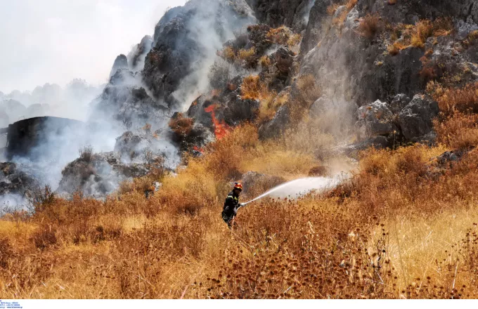 Κρήτη: Πυρκαγιά στον Καραβάδο Ηρακλείου. Επιχείρησαν ισχυρές δυνάμεις