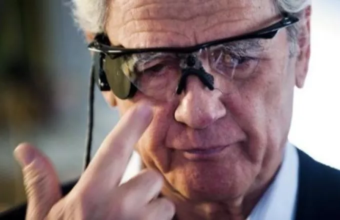 «Βιονικά» γυαλιά βοηθούν Ελληνοαμερικανό να ανακτήσει μέρος της όρασής του