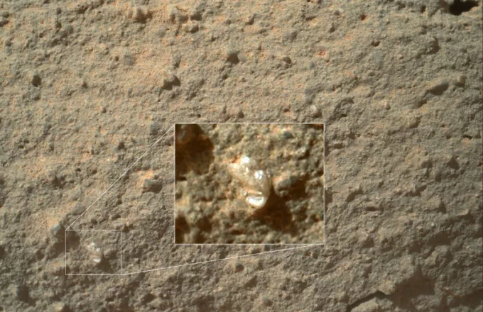 Το Curiosity ανακάλυψε ένα... «λουλούδι» στον Άρη