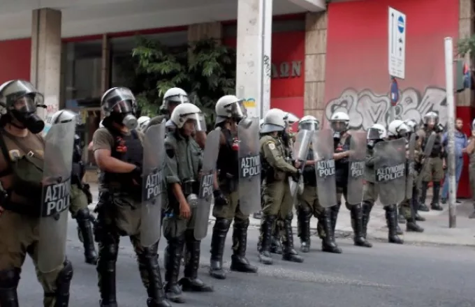 Καταγγελία για ομοφοβική επίθεση από άντρες των ΜΑΤ στο κέντρο της Αθήνας
