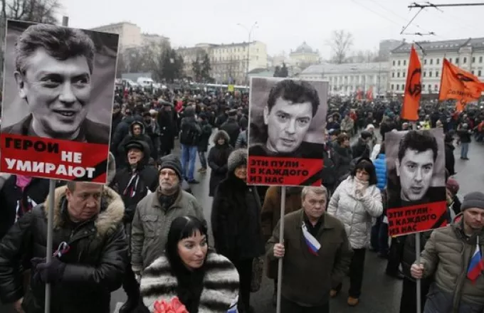 Ρωσία: Πορείες στη μνήμη του Νεμτσόφ σε Μόσχα και Αγία Πετρούπολη