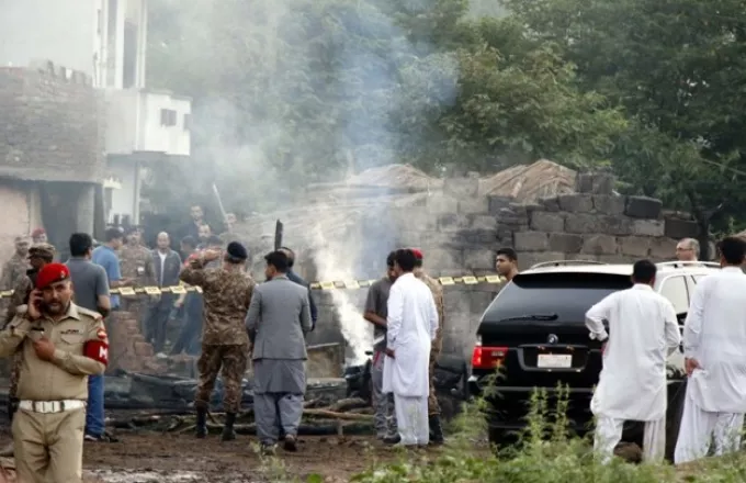 Πακιστάν: 17 νεκροί σε συντριβή στρατιωτικού αεροσκάφους