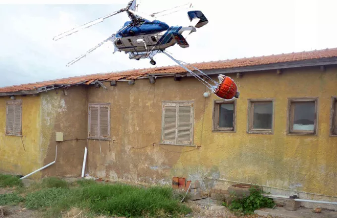 Κρήτη: Οι πιλότοι των πυροσβεστικών ελικοπτέρων μένουν σε... ερειπιώνα 