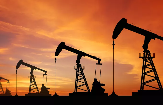 Εκτινάχθηκαν οι τιμές του πετρελαίου μετά την έκρηξη σε ιρανικό τάνκερ