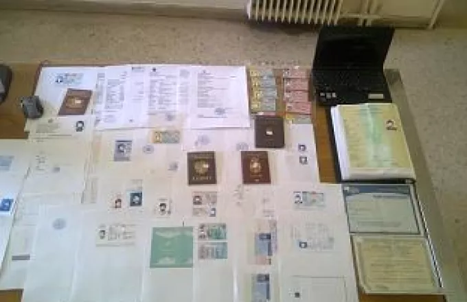 Εντοπίστηκε εργαστήριο κατασκευής πλαστών διαβατηρίων 