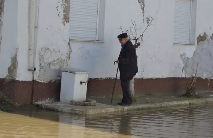 Σοβαρά προβλήματα από τις πλημμύρες στη Μάνδρα Αττικής