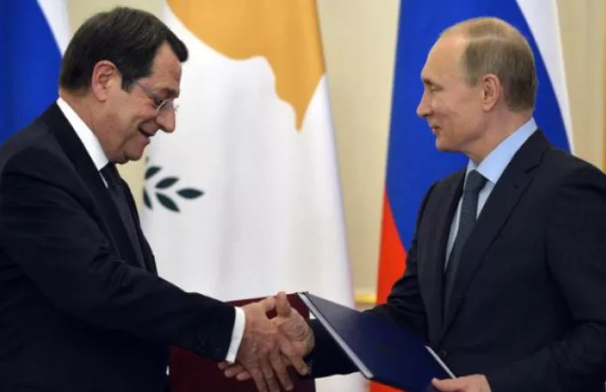 «Δεν είναι ώρα για χείρα φιλίας προς τη Ρωσία», προειδοποιεί την Κύπρο το Λονδίνο