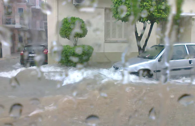 Πολλά προβλήματα στην Αττική από τις βροχές - «Μικρή Βενετία» η Νίκαια 