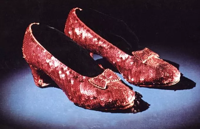 Δημοπρατούνται τα κόκκινα παπούτσια από τον Μάγο του Οζ 