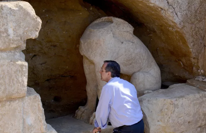 Καλύφθηκαν οι Σφίγγες στον τάφο της αρχαίας Αμφίπολης