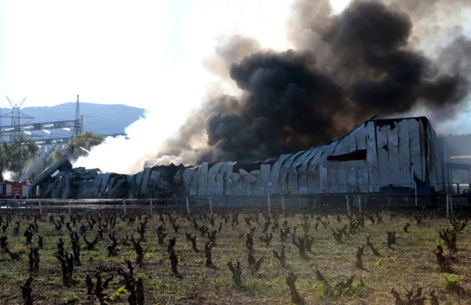 Καταστράφηκε πλήρως το εργοστάσιο ανακύκλωσης στη Σίνδο από μεγάλη πυρκαγιά