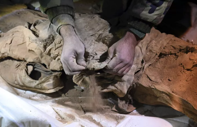 Επτά ομαδικοί τάφοι ανακαλύφθηκαν σε πρώην προπύργιο του ISIS στην Συρία