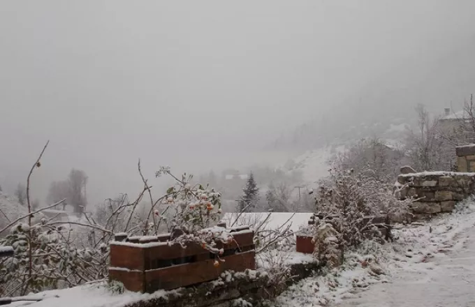 Τρίκαλα: Χιόνια στα ορεινά και βροχές στα πεδινά