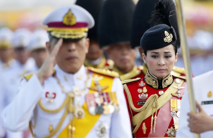 Ταϊλάνδη: Ο βασιλιάς παντρεύτηκε την στρατηγό Σουτίντα